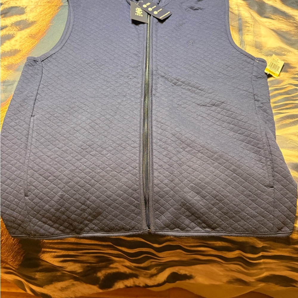 Izod Quilted Dark Blue vest - Picture 2 of 5